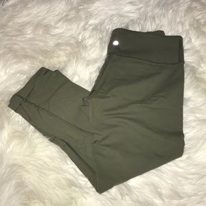Lululemon Cropped Wunder Under Leggings